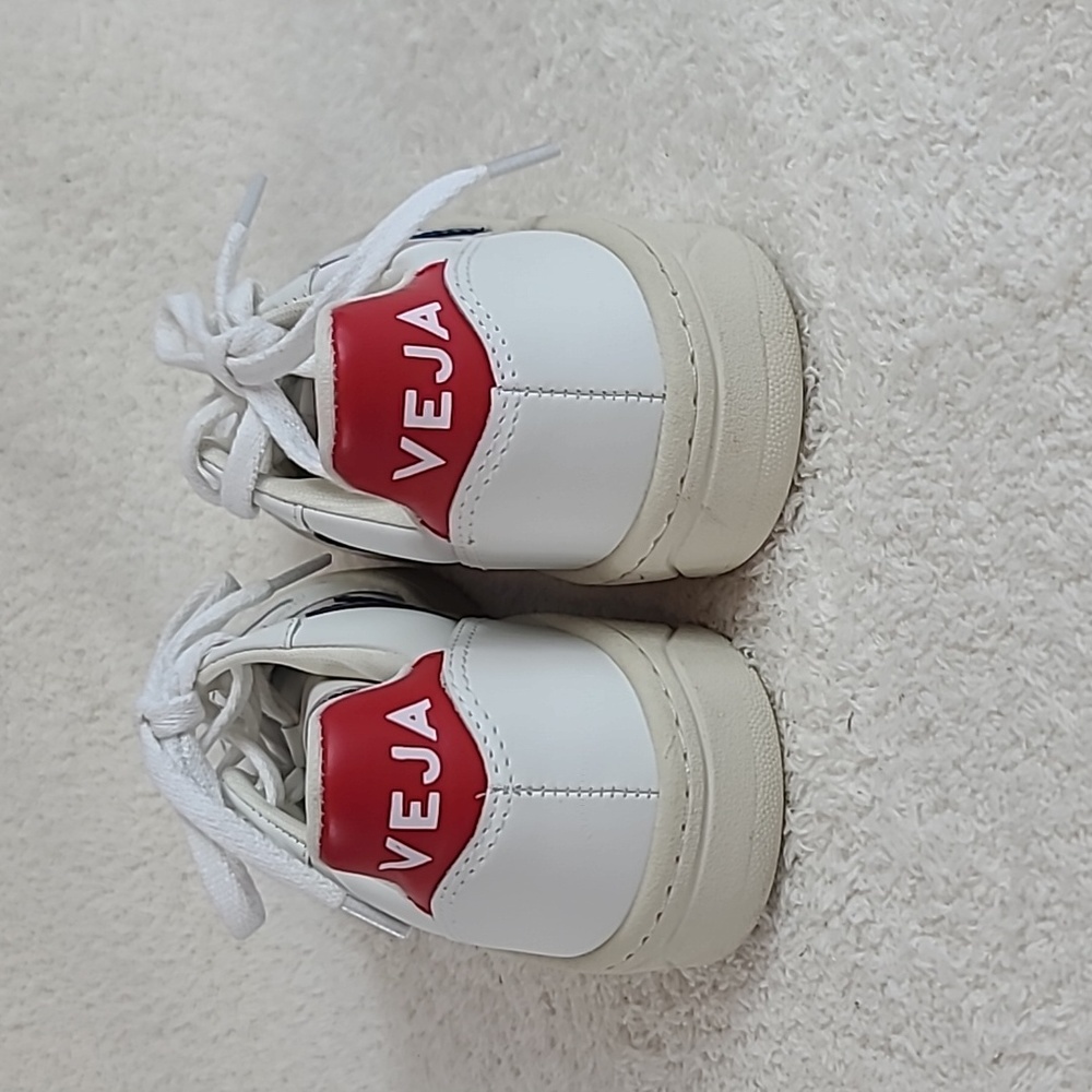 VEJA Women's V-10 Low Top Sneakers 5 - Picture 3 of 9